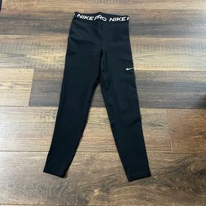 Women’s Nike pro leggings size 2. Worn once!